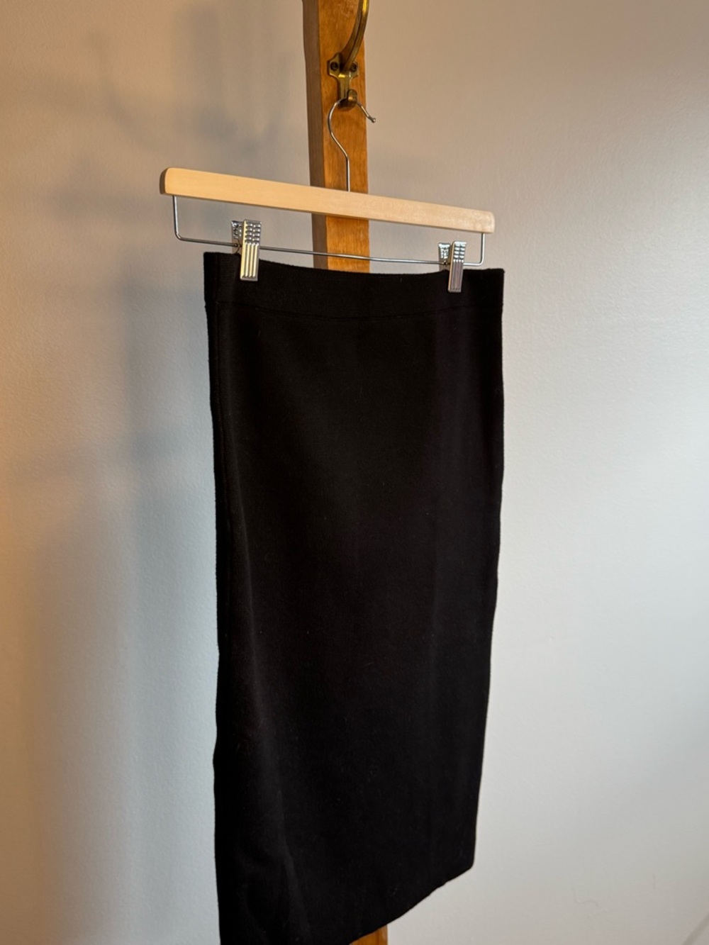Classic Black Pencil Skirt — Sleek Work-to-Weekend Staple | Stretch fabric